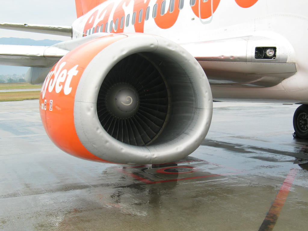Images : l'avion Easy Jet en partance de Genève est entré dans un mur de grêle... unnamed2 Images : lavion Easy Jet en partance de Genève est entré dans un mur de grêle...