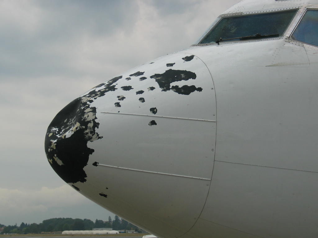 Images : l'avion Easy Jet en partance de Genève est entré dans un mur de grêle... unnamed6 Images : lavion Easy Jet en partance de Genève est entré dans un mur de grêle...