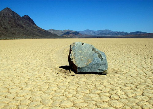 Des pierres d'une demi-tonne qui bougent toutes seules ! - 17 17 playa 109681 Des pierres dune demi tonne qui bougent toutes seules !