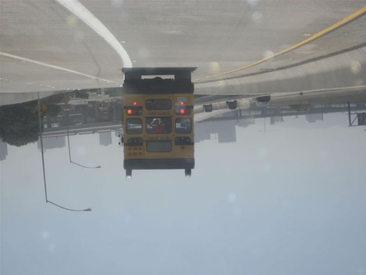 Images : Les Etats Unis réduisent le budget de l'éducation, donc les bus sont compressés ! 9 09 buss 39354 Images : Les Etats Unis réduisent le budget de léducation, donc les bus sont compressés !
