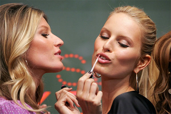 Photo des défilés avec les plus beaux modèles féminins ! catwalk girls 14 Photo des défilés avec les plus beaux modèles féminins !
